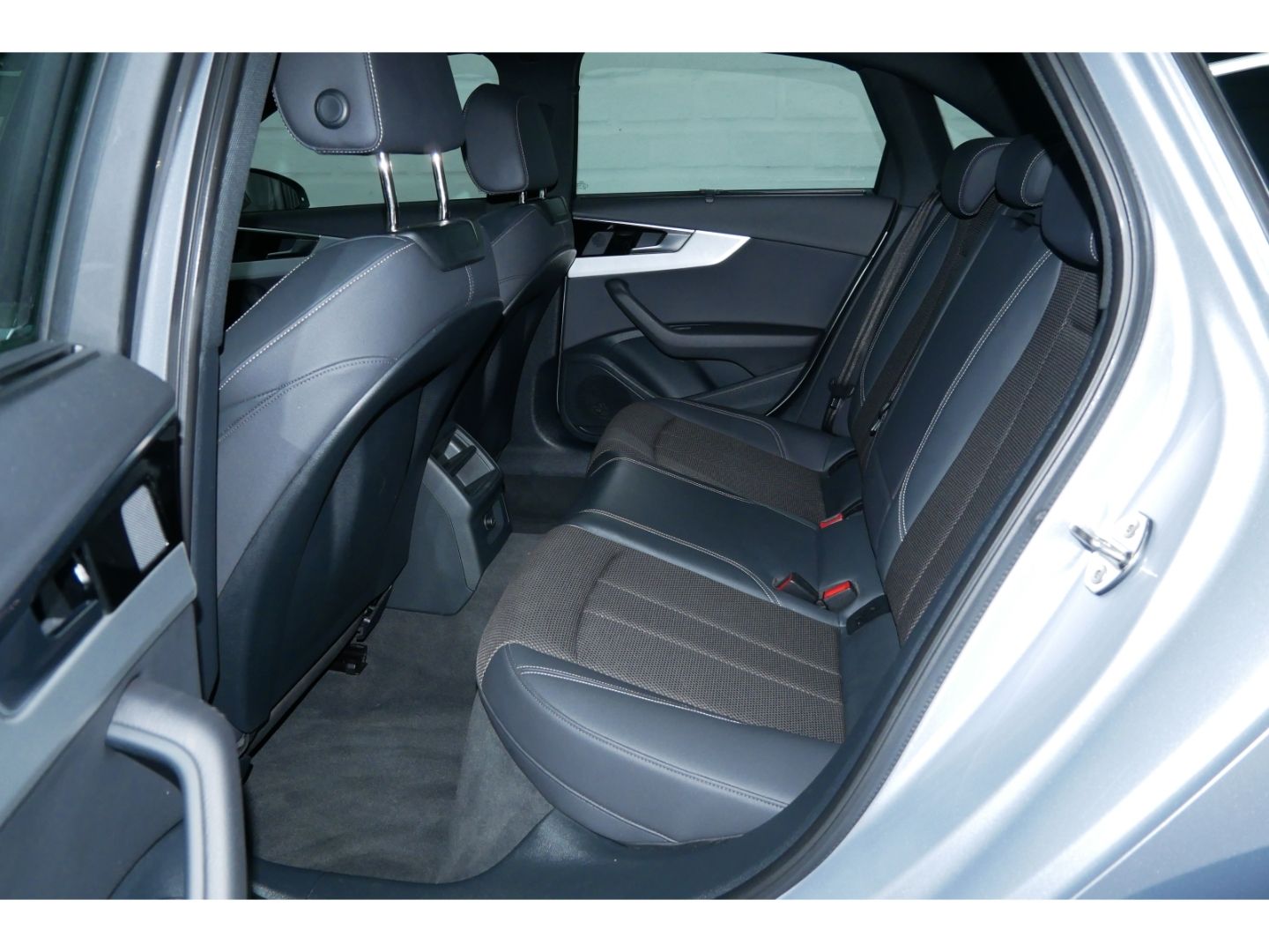 Audi A4 50 TDI q S line LED+Navi+Leder+Sportsitze+19'