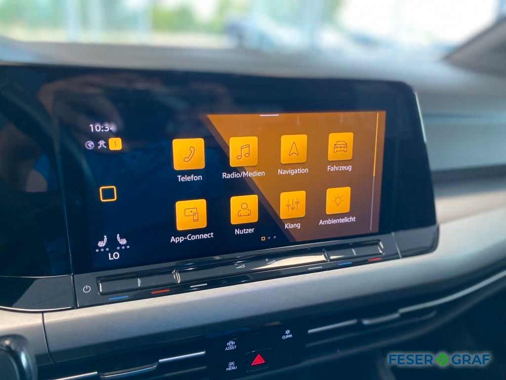 Volkswagen Golf VIII 1.5 TSI Life - Samsaru's Car Outlet