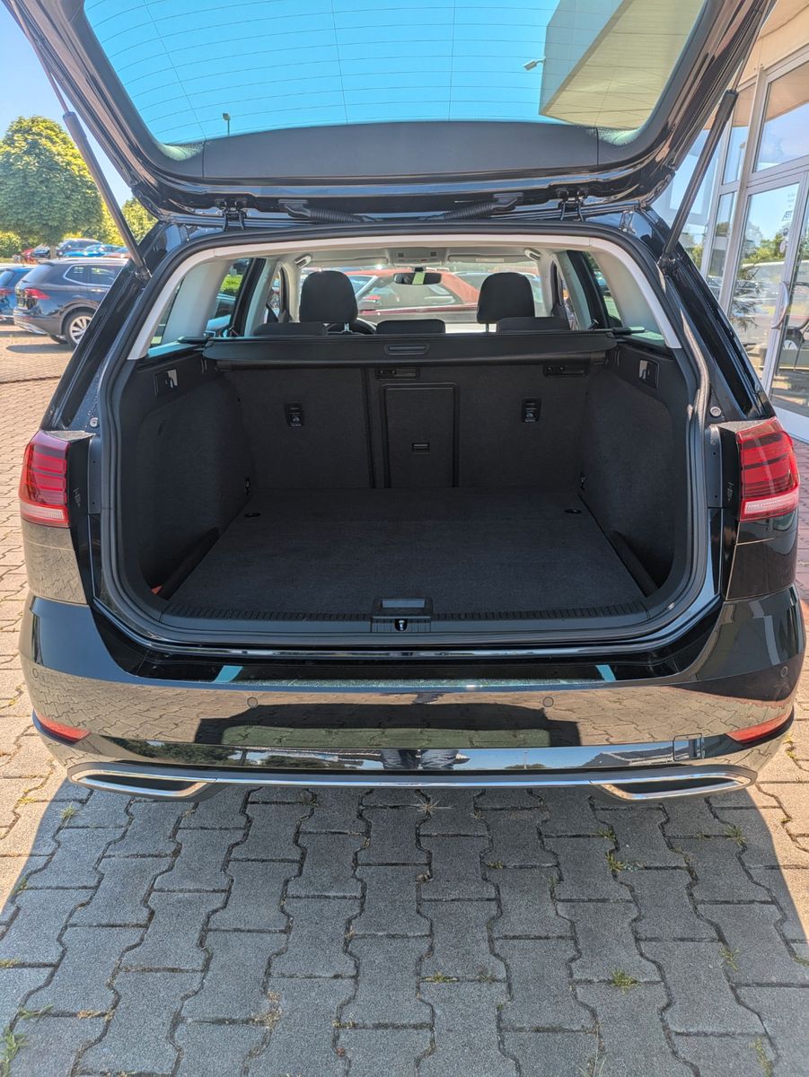 Volkswagen Golf VII Variant Highline DSG - Samsaru's Car Outlet