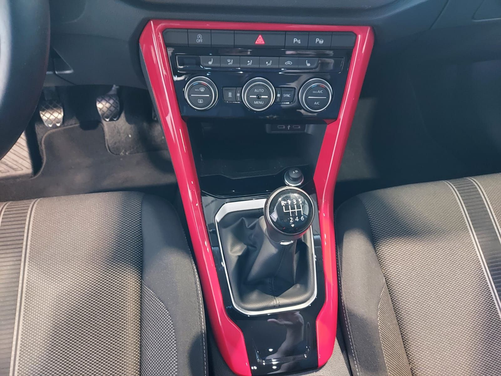 Volkswagen T-Roc 1.0 TSI Style - Samsaru's Car Outlet