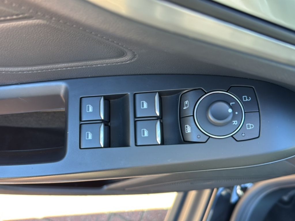 Ford Focus Turnier Titanium NAVI AHK LED ACC SHZ Appl