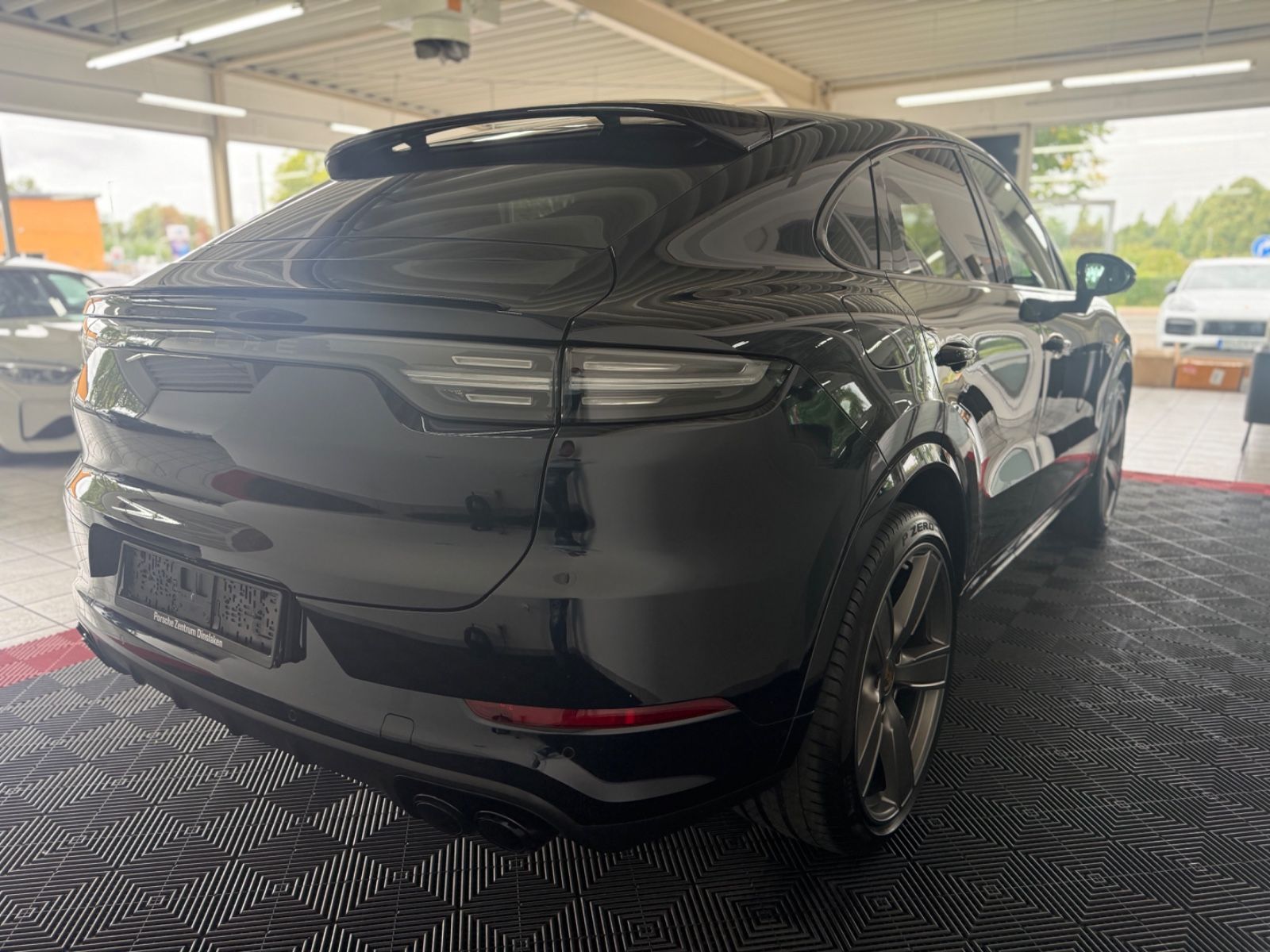 Porsche Cayenne Coupe Platinum Edition 1.Hand Approved