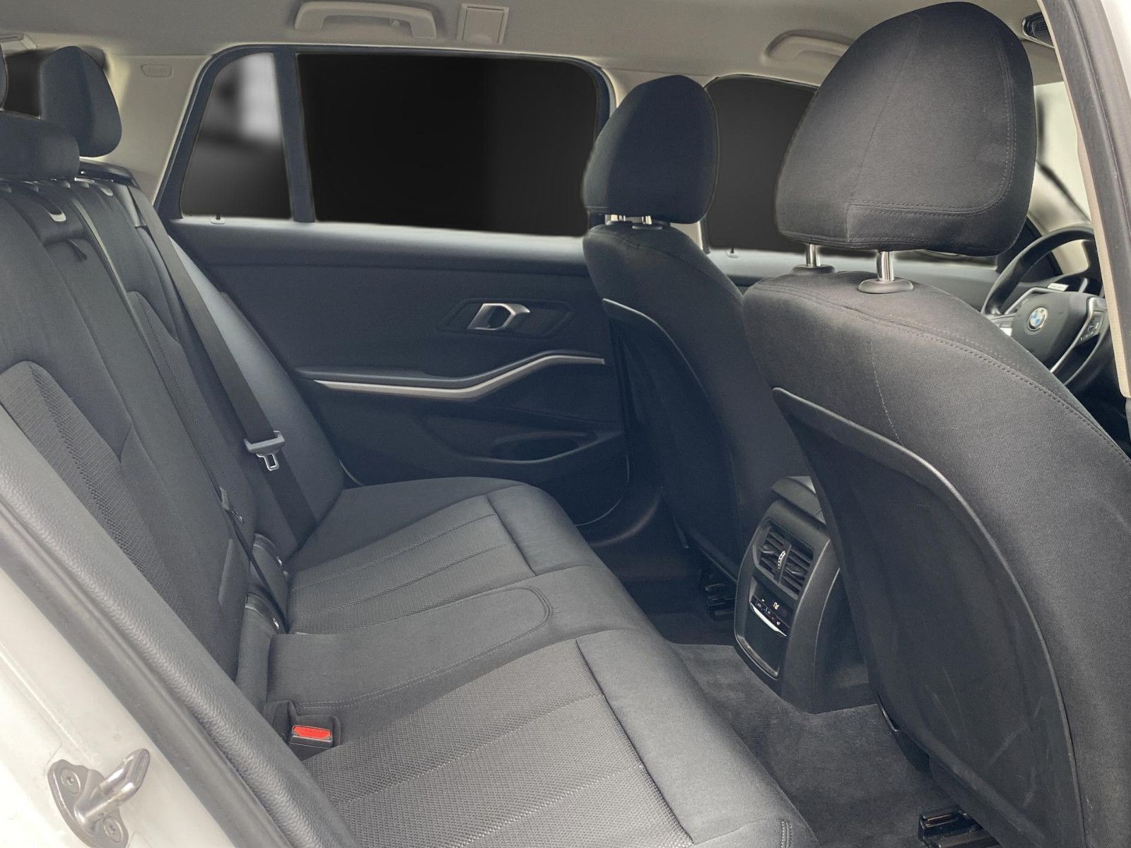 BMW 320 d - Samsaru's Car Outlet