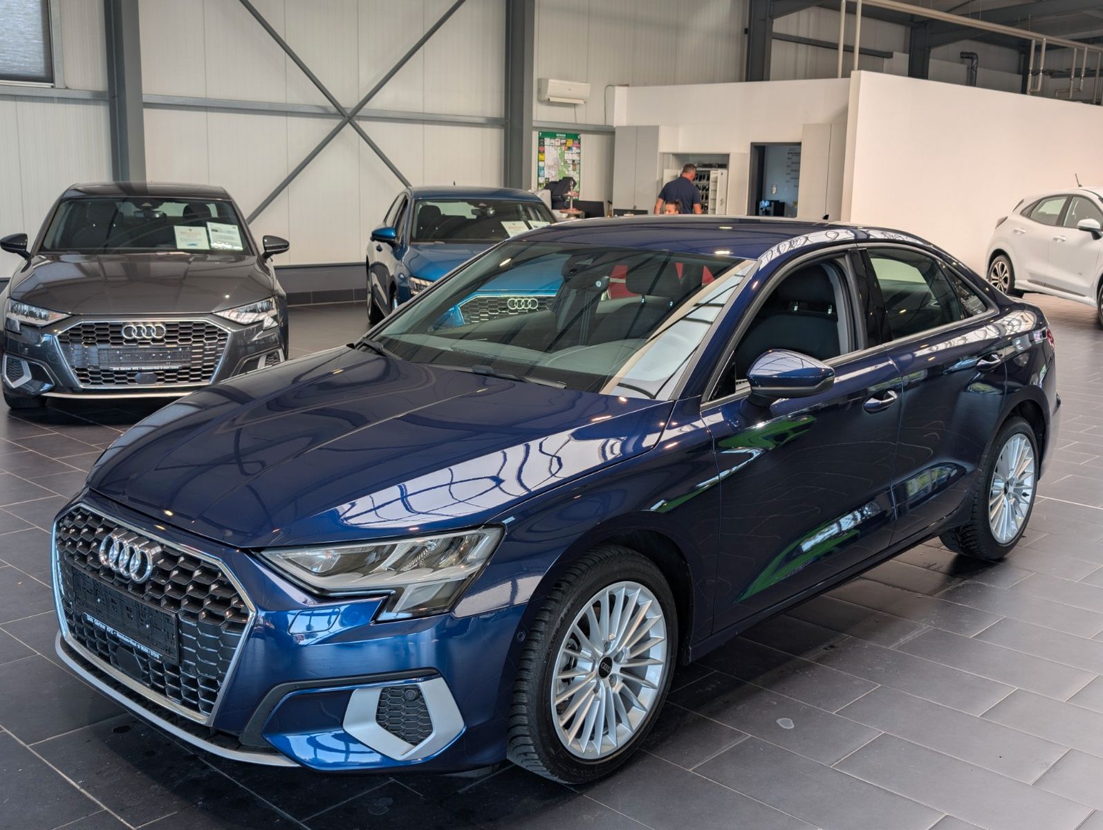 Audi A3 30 TFSI Limousine S tronic advanced - Samsaru's Car Outlet