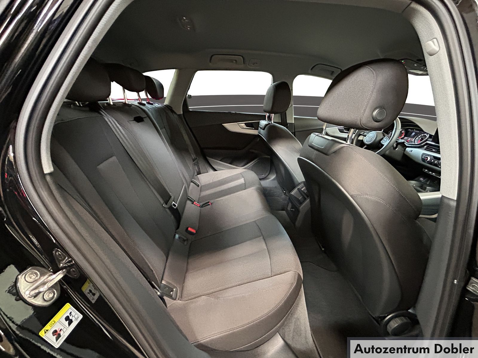 Audi A4 Avant 40 TFSI advanced S-tronic - Samsaru's Car Outlet