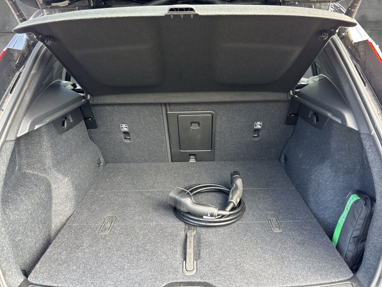 Volvo XC40 Twin Pure Electric AWD Ultimate Recharge - Samsaru's Car Outlet