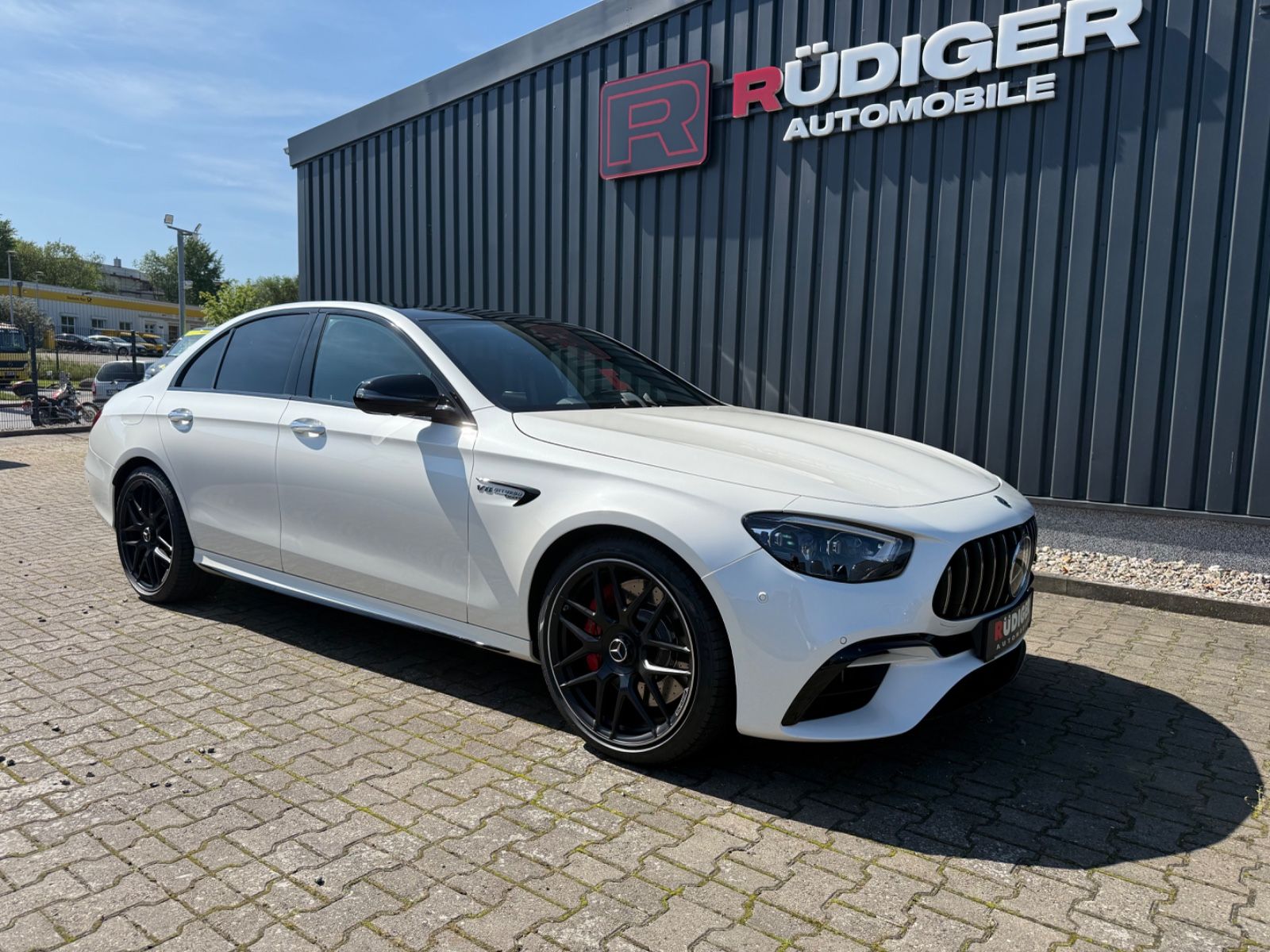 Mercedes-Benz E 63S AMG 4Matic - Samsaru's Car Outlet