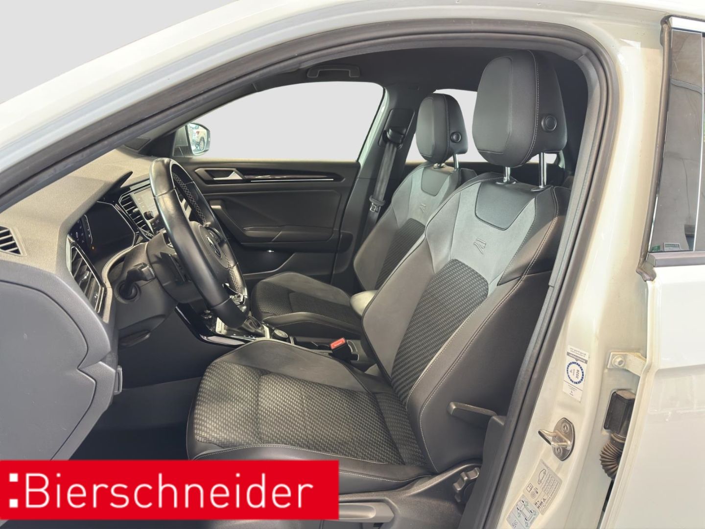 Volkswagen T-Roc 2.0 TSI DSG 4Mo. R - Samsaru's Car Outlet