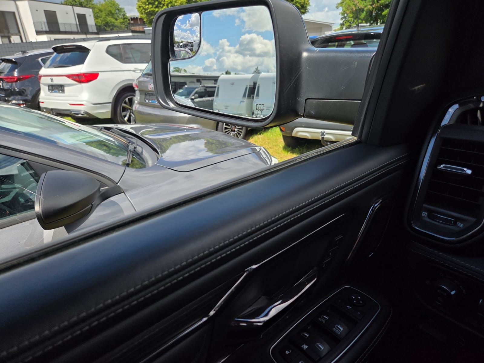 Dodge RAM 1500HEMI 5.7 4x4Limited Night Edition SSD