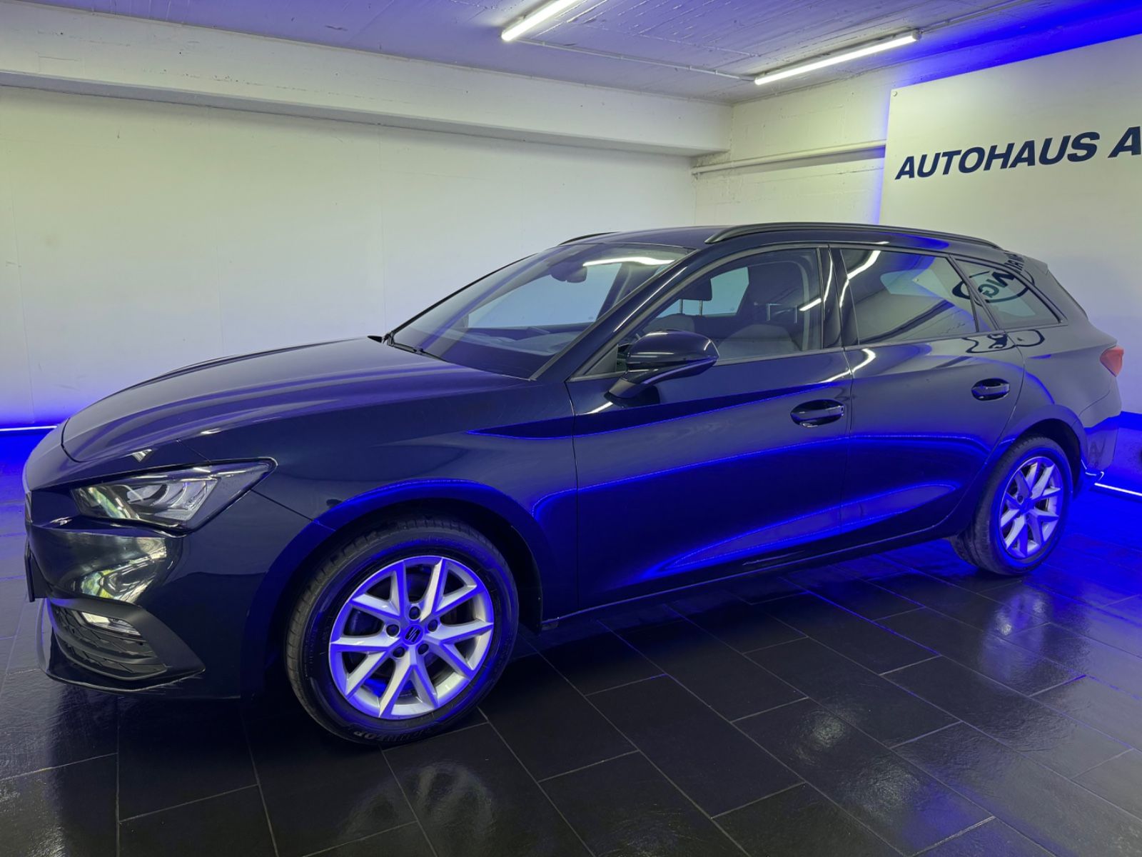 Seat Leon Sportstourer Style Aut - Samsaru's Car Outlet