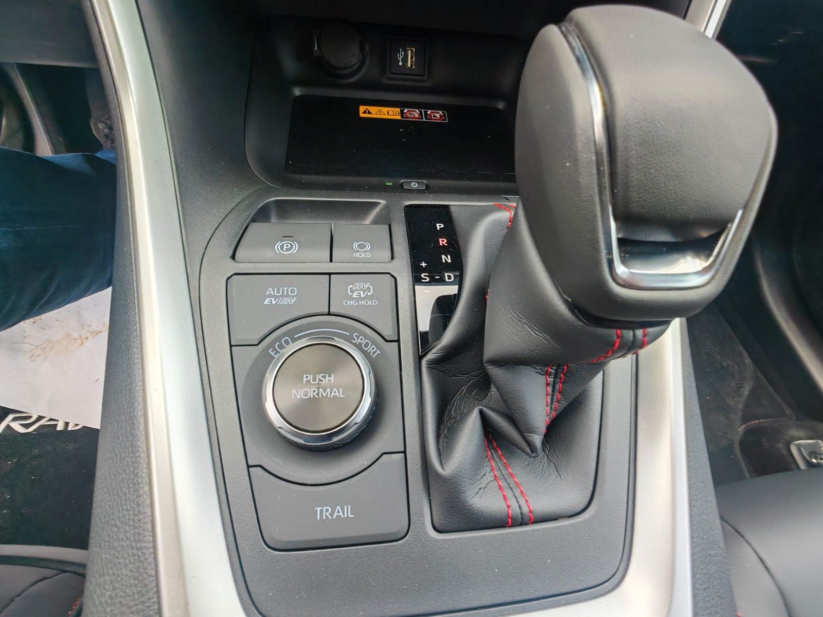 Toyota RAV 4 Plug-in Hybrid 4x4 Teamplayer Neu