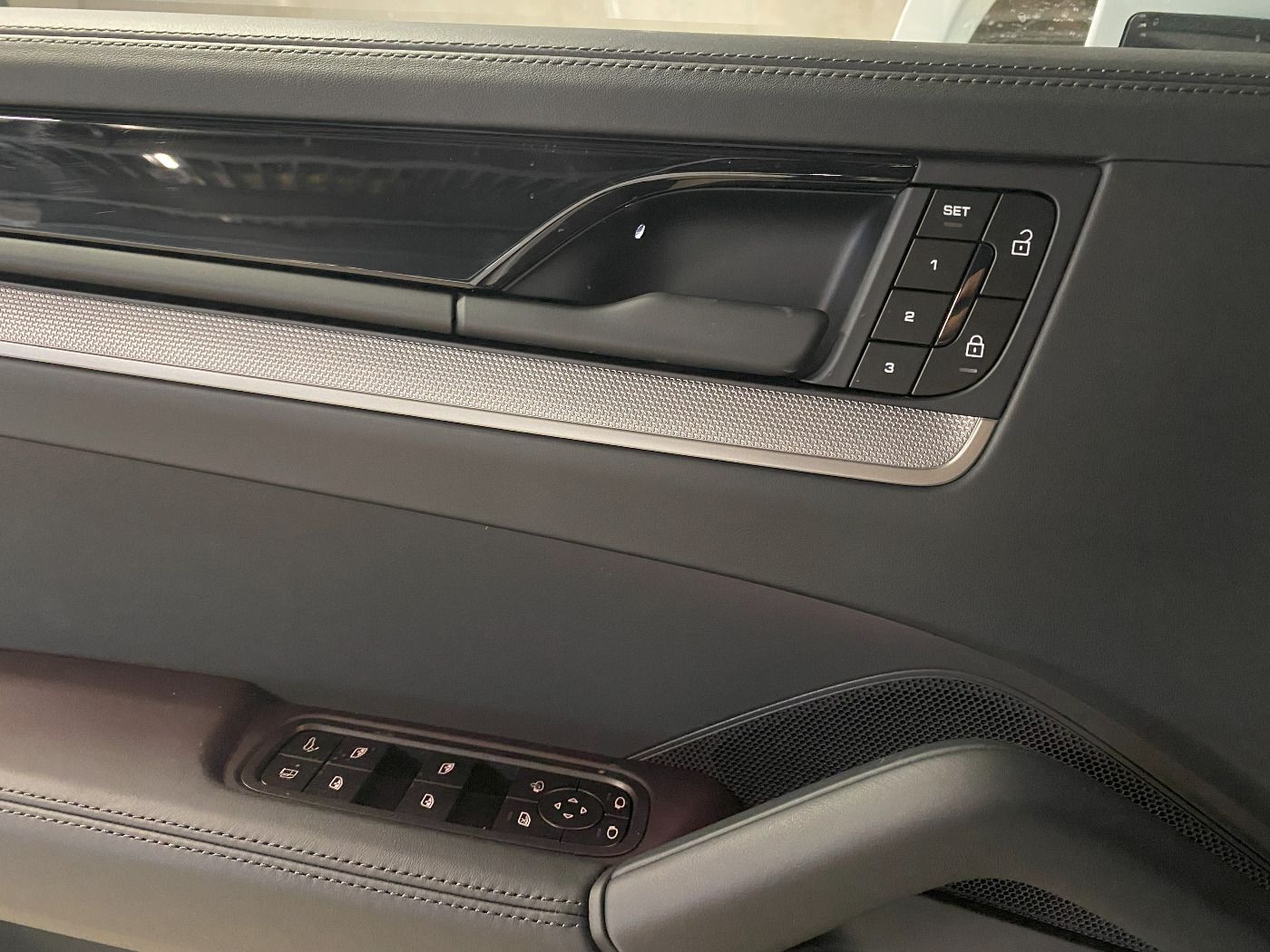 Porsche Cayenne E-Hybrid Coupe | Sportabgas | Panorama |