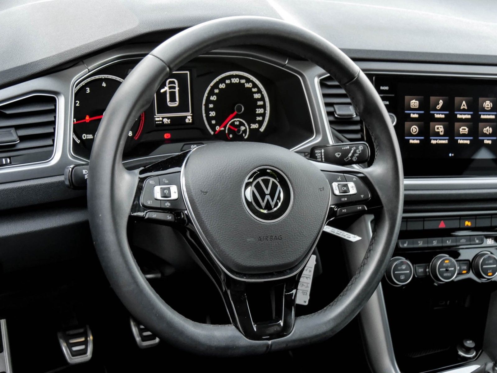 Volkswagen T-Roc ACTIVE 1.0 TSI - Samsaru's Car Outlet