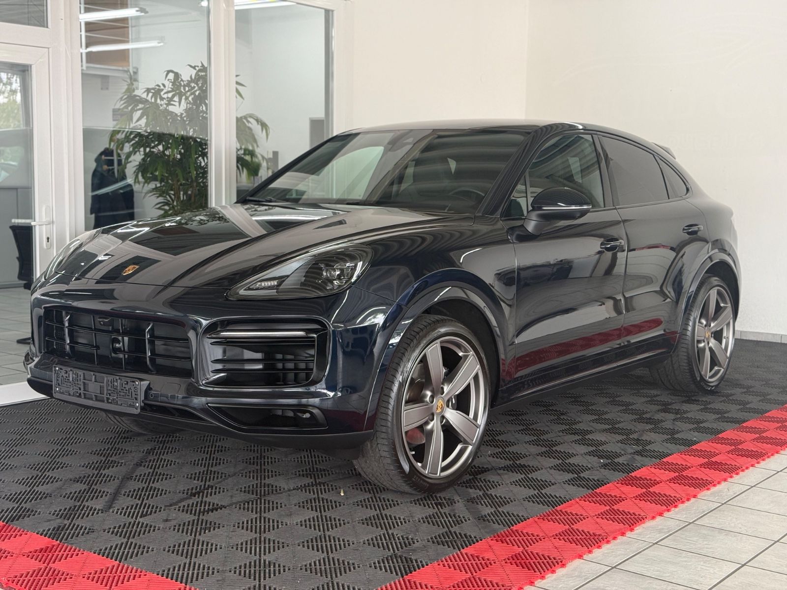 Porsche Cayenne Coupe Platinum Edition 1.Hand Approved