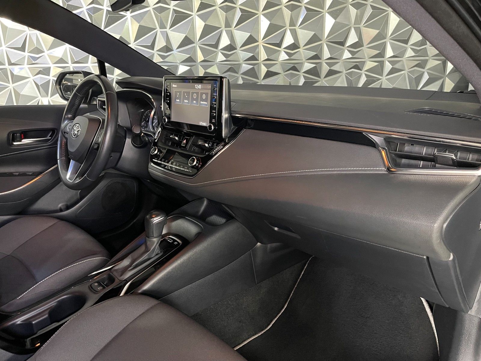 Toyota Corolla Touring Hybrid - Samsaru's Car Outlet