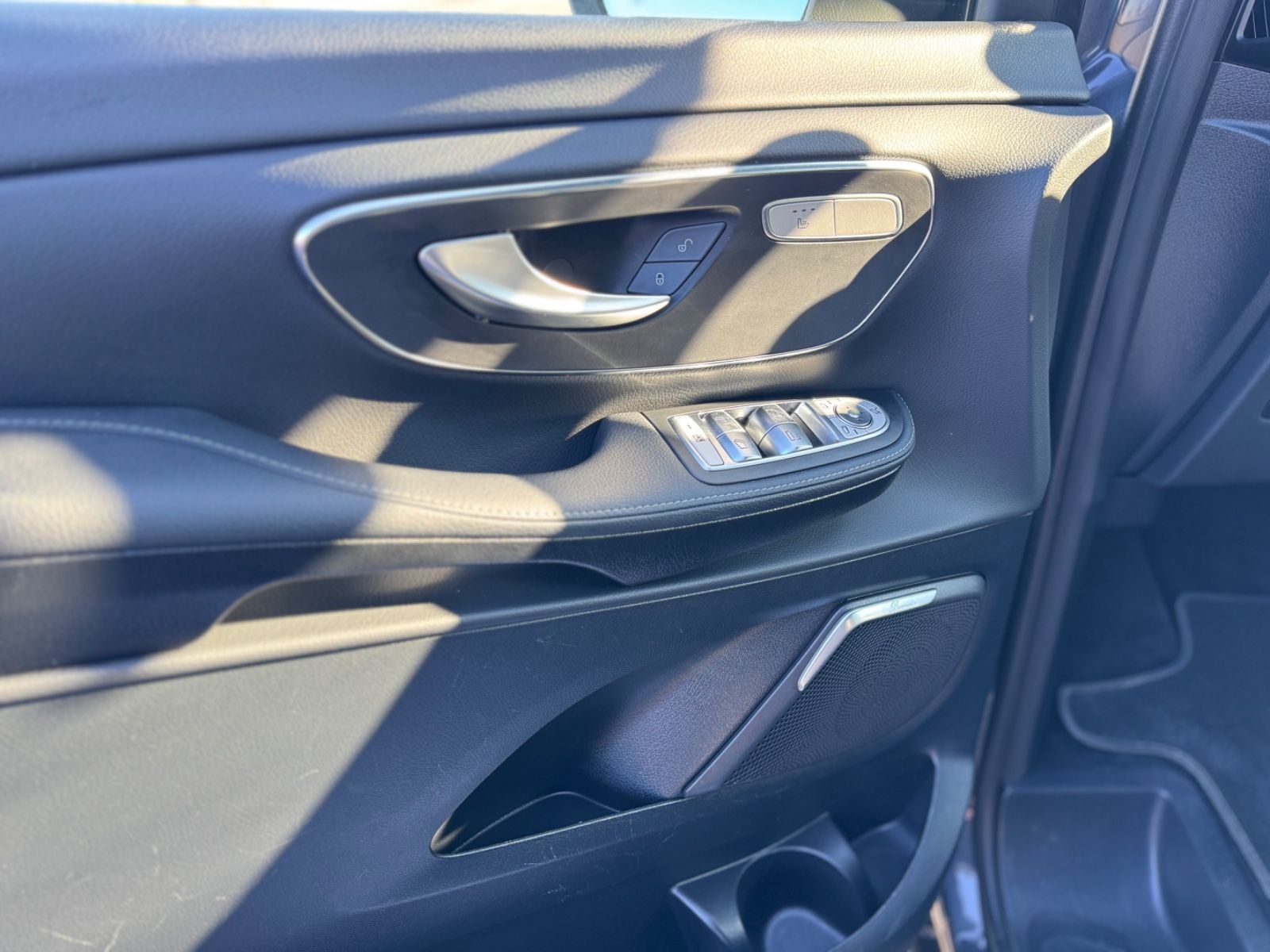 Mercedes-Benz V 300 - Samsaru's Car Outlet