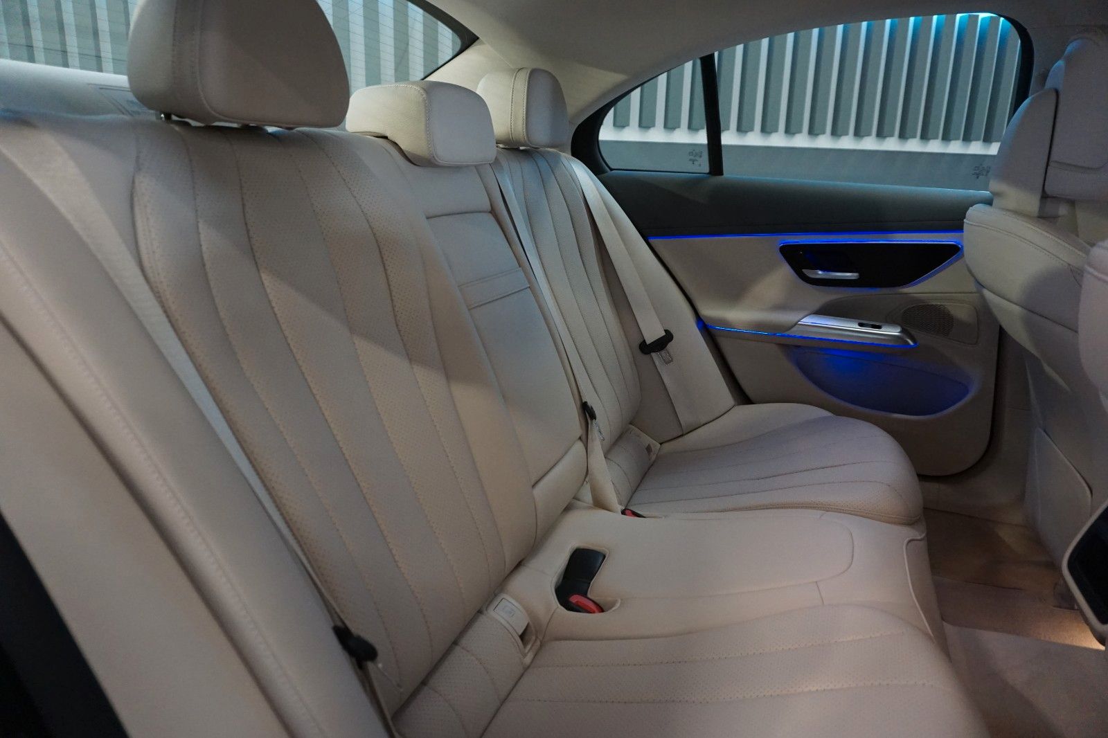 Mercedes-Benz E 220 d Avantgarde Advanced Plus - Samsaru's Car Outlet
