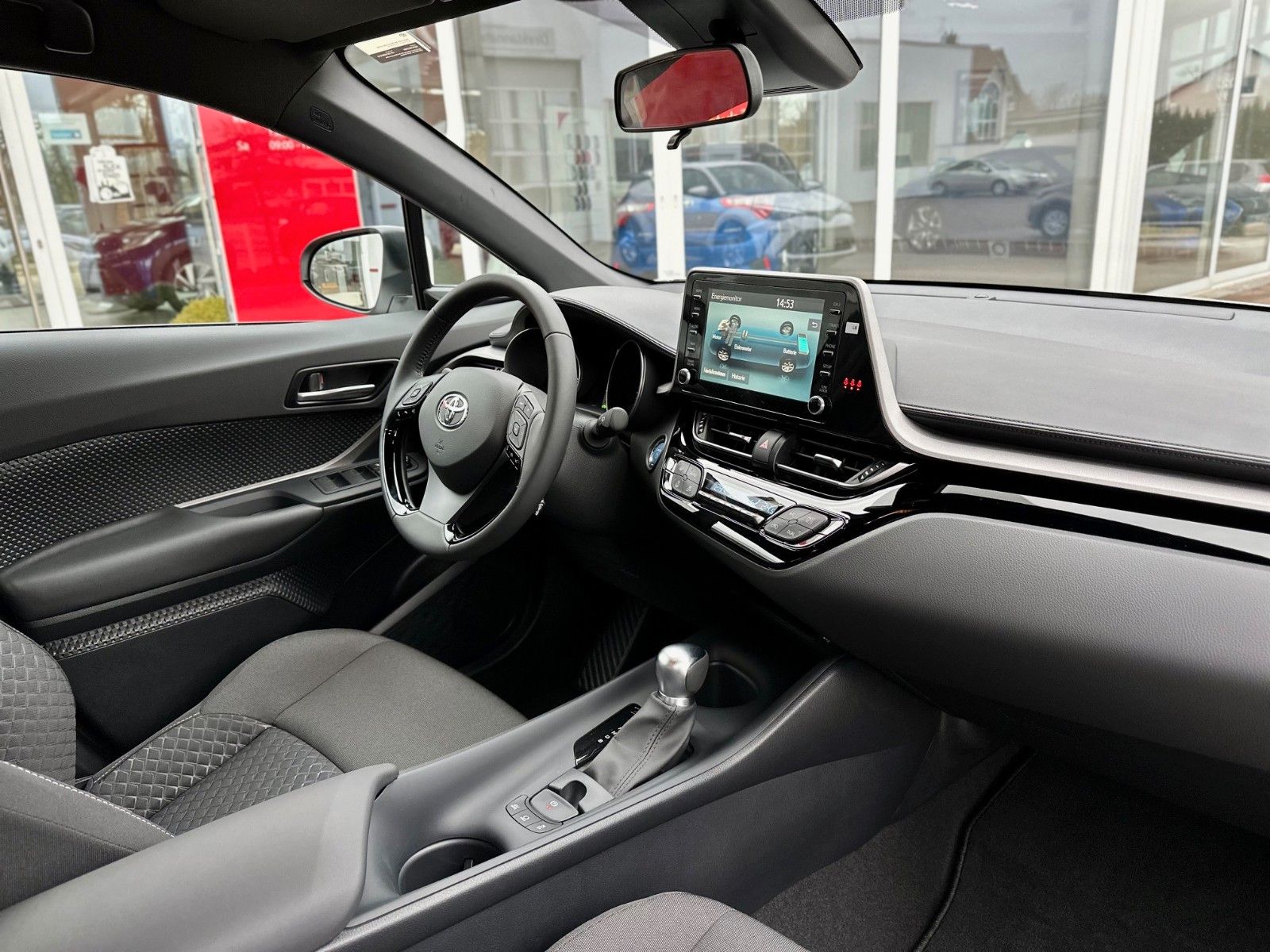 Toyota C-HR Flow 1.8-l-VVTi Hybrid - Samsaru's Car Outlet