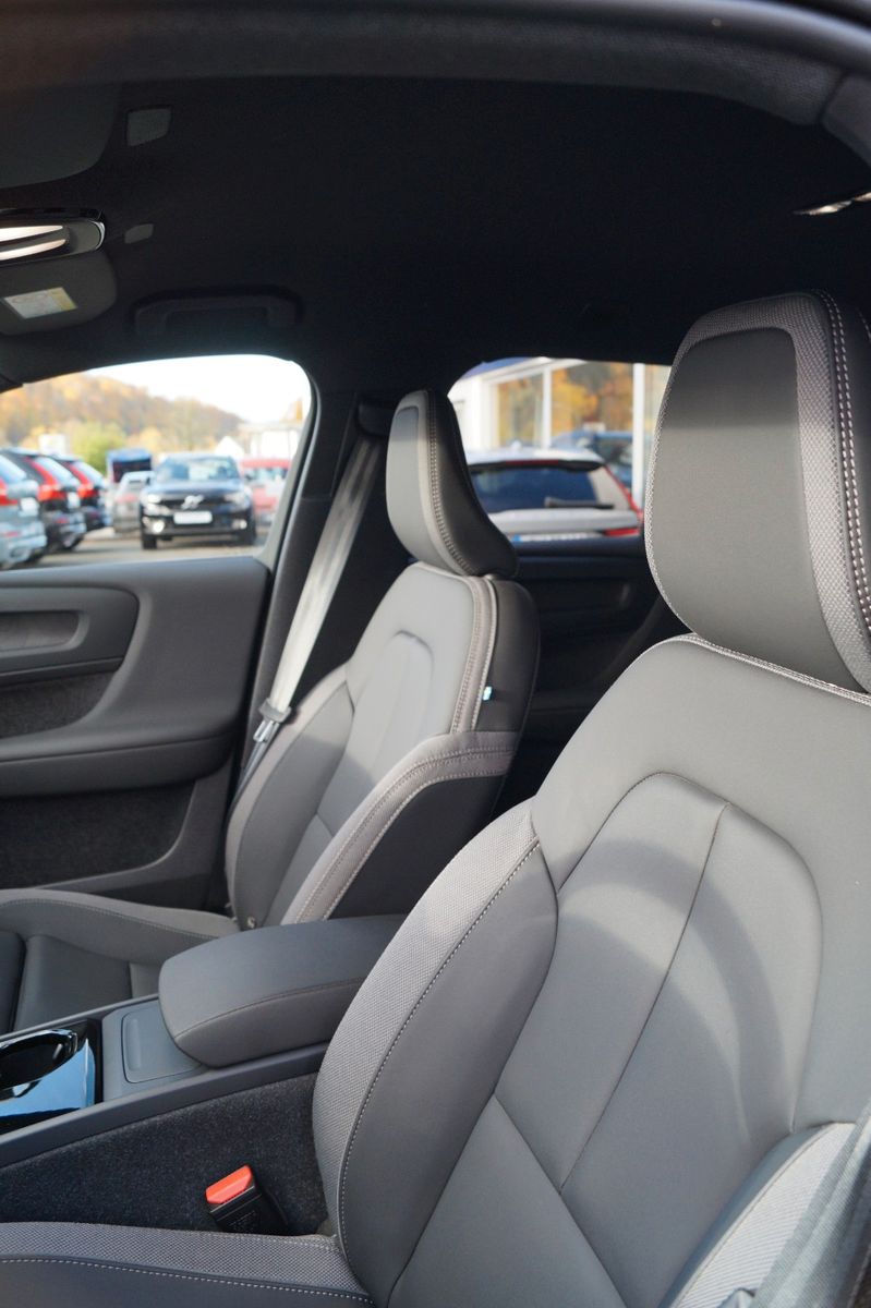 Volvo XC40 Recharge Single 2WD Plus Aut./AHK/Microtech