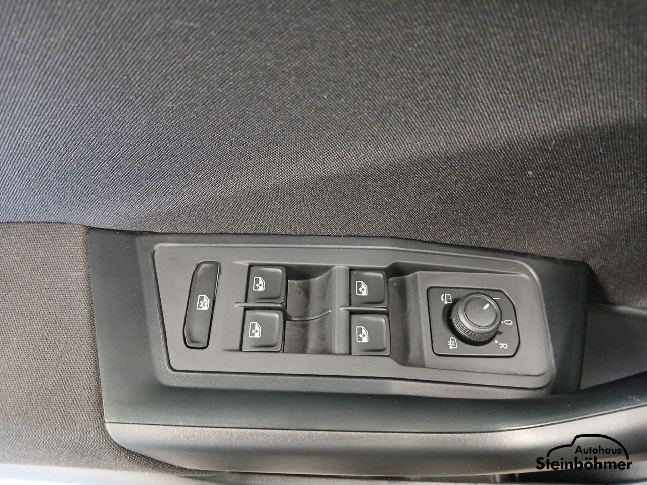 Volkswagen T-ROC Life 1.5TSI DSG - Samsaru's Car Outlet