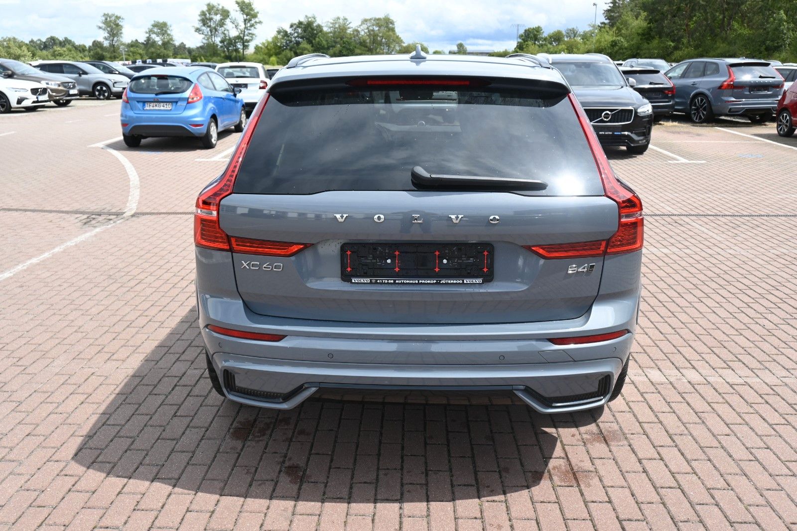 Volvo XC60 B4 D Ultimate Dark AWD - Samsaru's Car Outlet