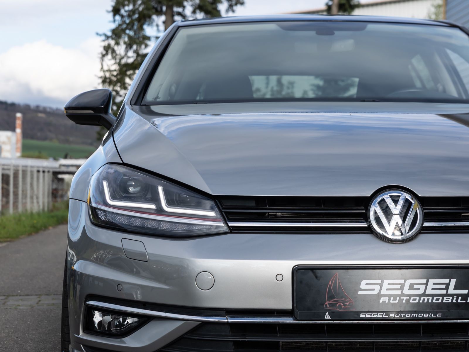 Volkswagen Golf VII 1.5TSI Highline - Samsaru's Car Outlet
