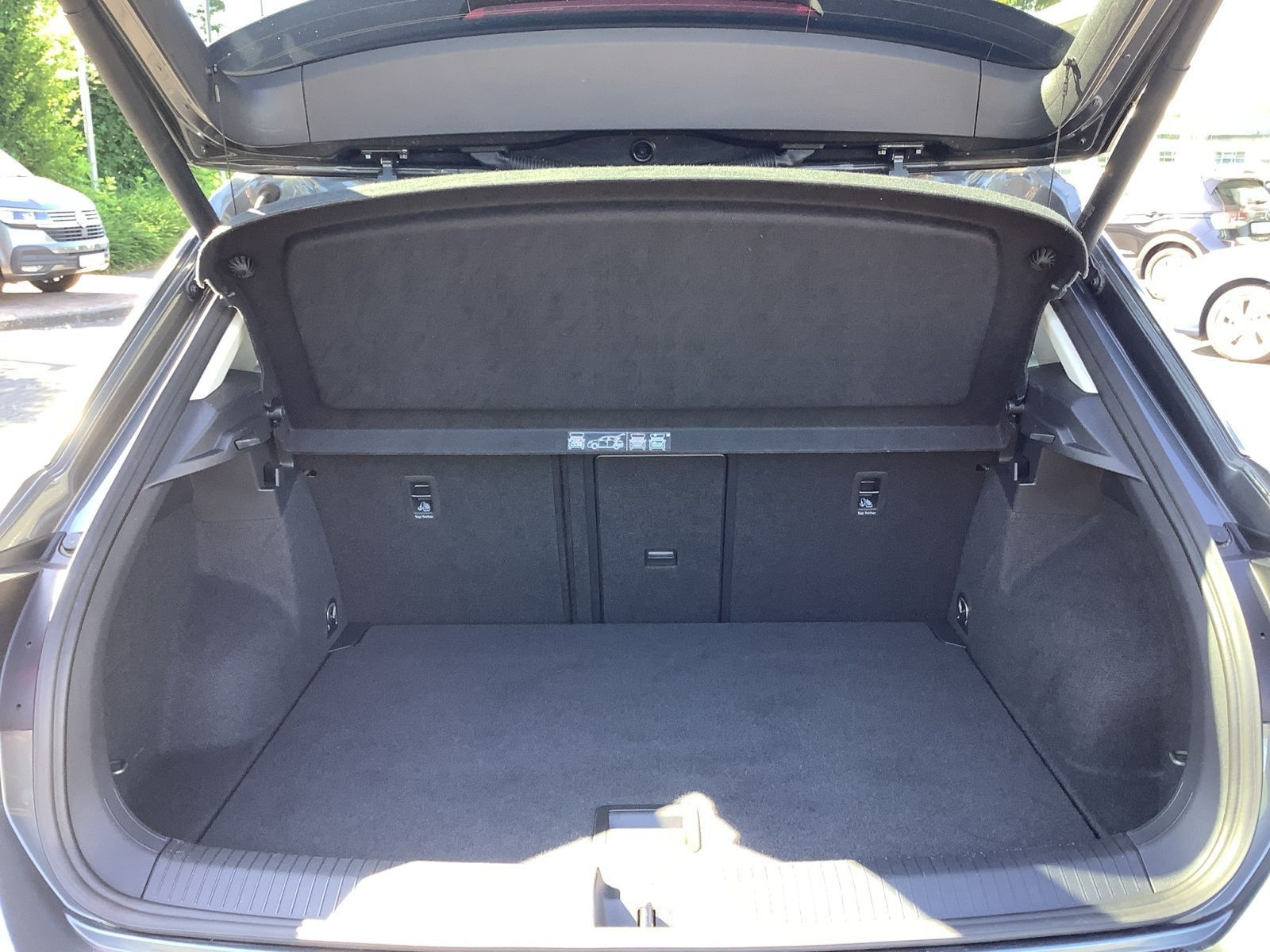 Volkswagen T-Roc 1.5TSI DSG STYLE - Samsaru's Car Outlet
