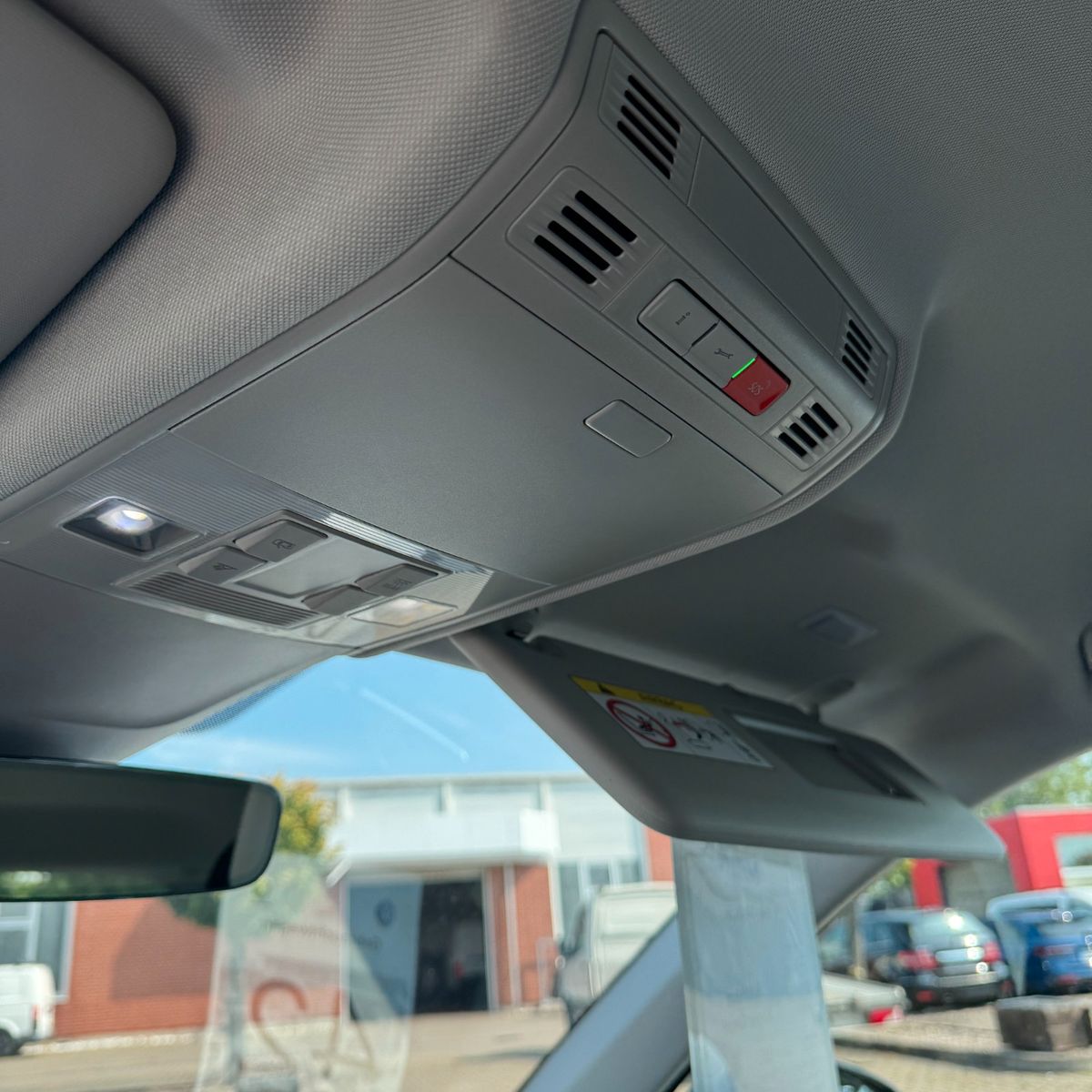 Volkswagen Tiguan Life 2.0 TDI - Samsaru's Car Outlet