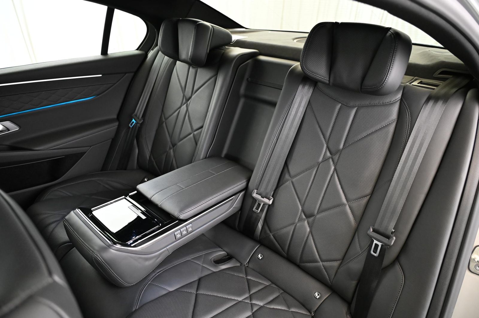 DS Automobiles DS9 1.6 E-Tense 250 RIVOLI+ UVP 68.000 EUR