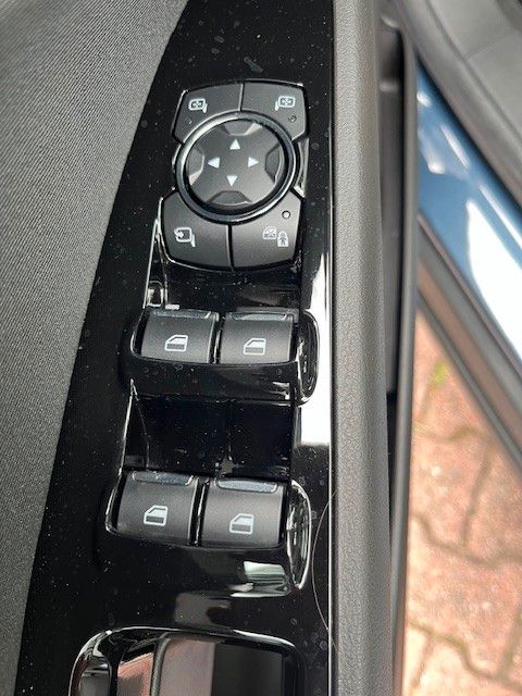 Volkswagen Passat 2.0 TDI - Samsaru's Car Outlet