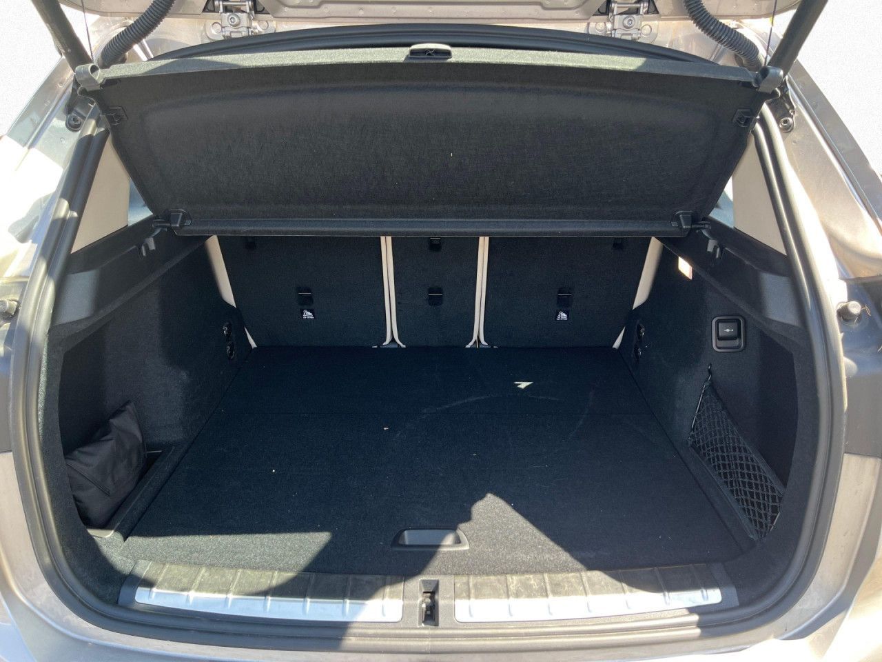BMW X1 xDrive18d - Samsaru's Car Outlet
