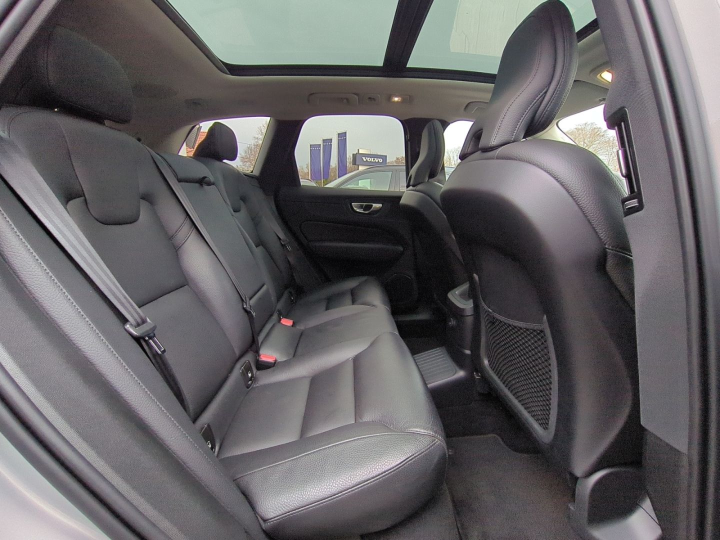 Volvo XC60 Plus Dark Recharge Plug-In Hybrid AWD T6 St