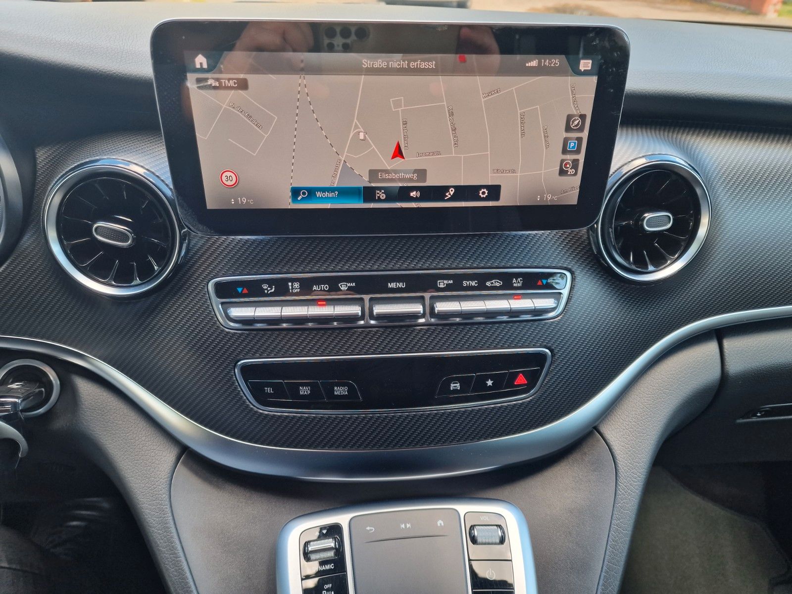 Mercedes-Benz V250d AMG-LINE - Samsaru's Car Outlet