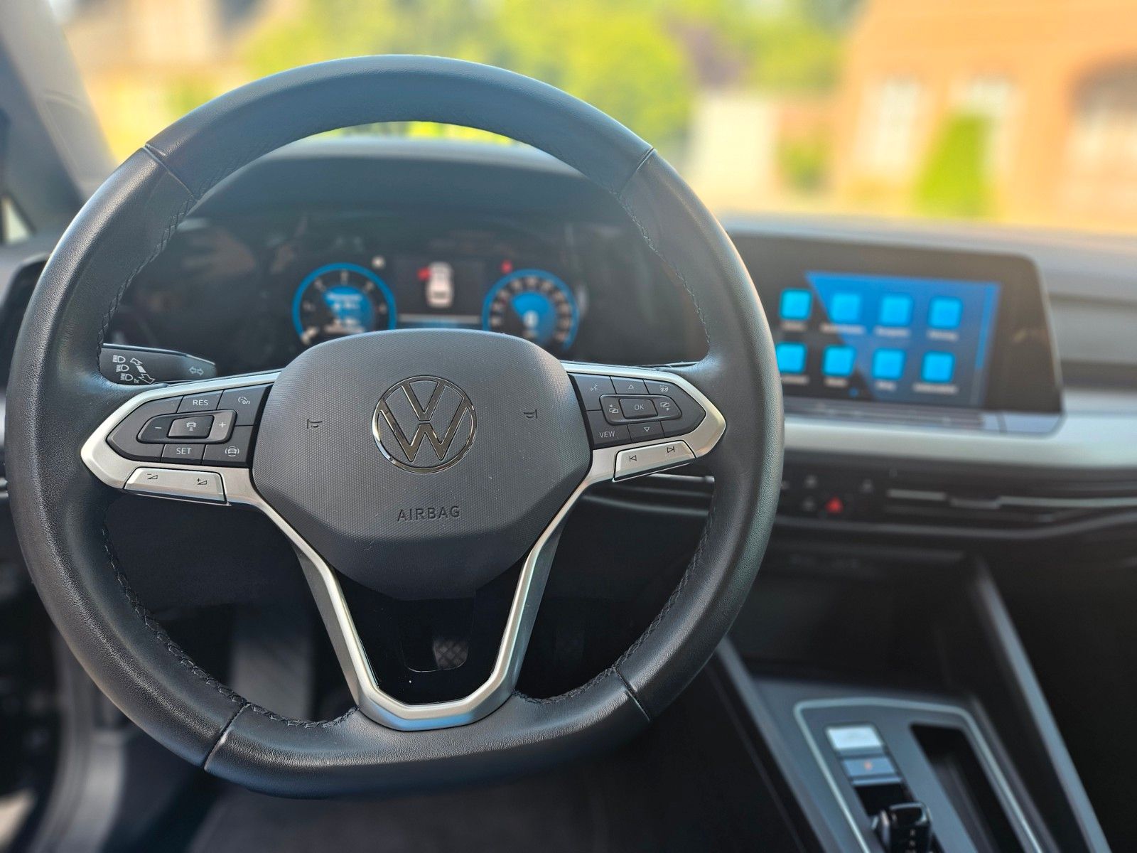 Volkswagen Golf VIII 2.0 TDI Variant Life - Samsaru's Car Outlet