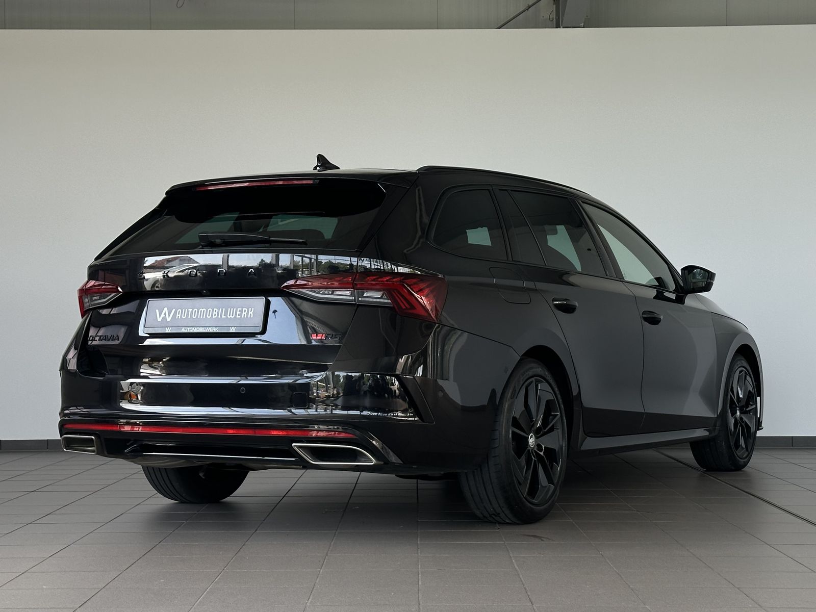 Skoda Octavia Combi RS 4x4 - Samsaru's Car Outlet