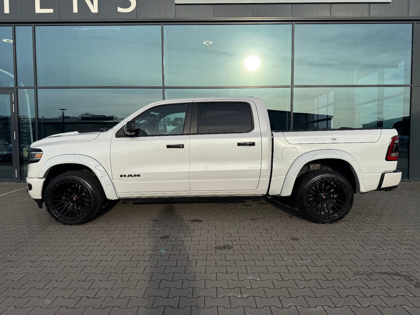 Dodge RAM 1500 Limited Night GRAIL LA CHANTI V8 VOLL