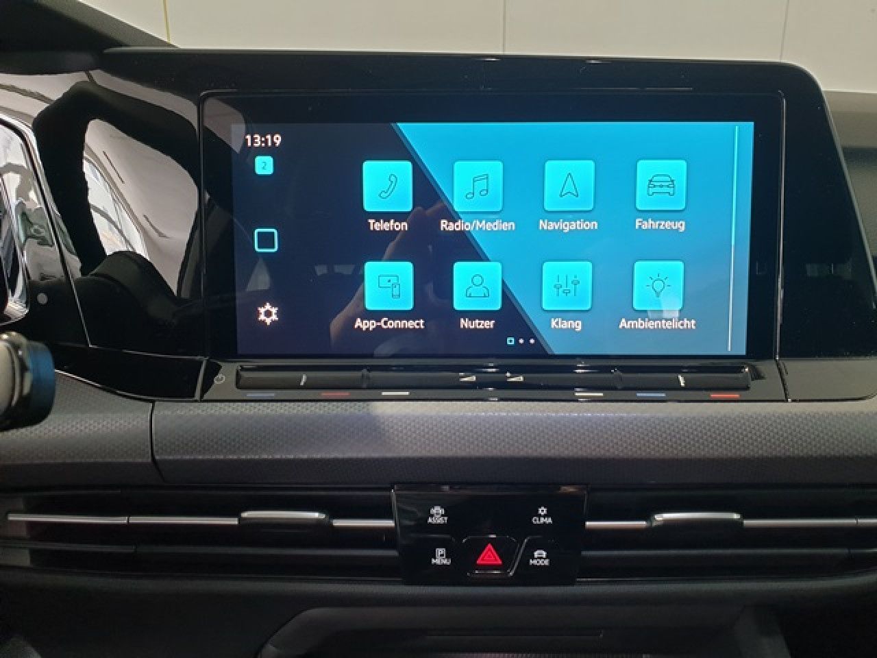 Volkswagen Golf 1.5 eTSI Active DSG - Samsaru's Car Outlet
