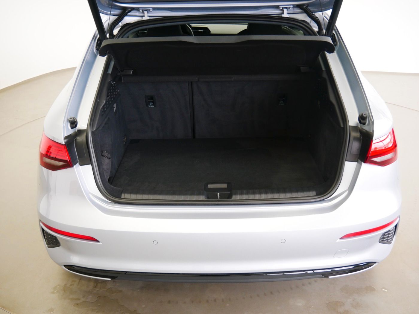 Audi A3 Sportback 35 TFSI advanced - Samsaru's Car Outlet