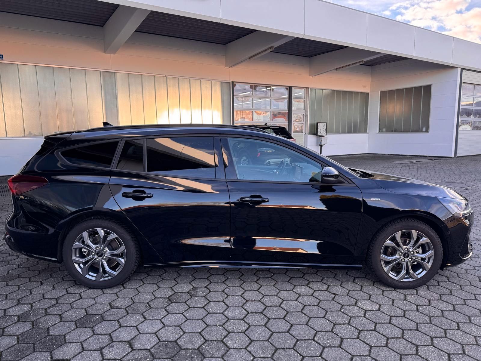 Ford Focus Turnier ST-Line X AHK KAMERA DAB LED