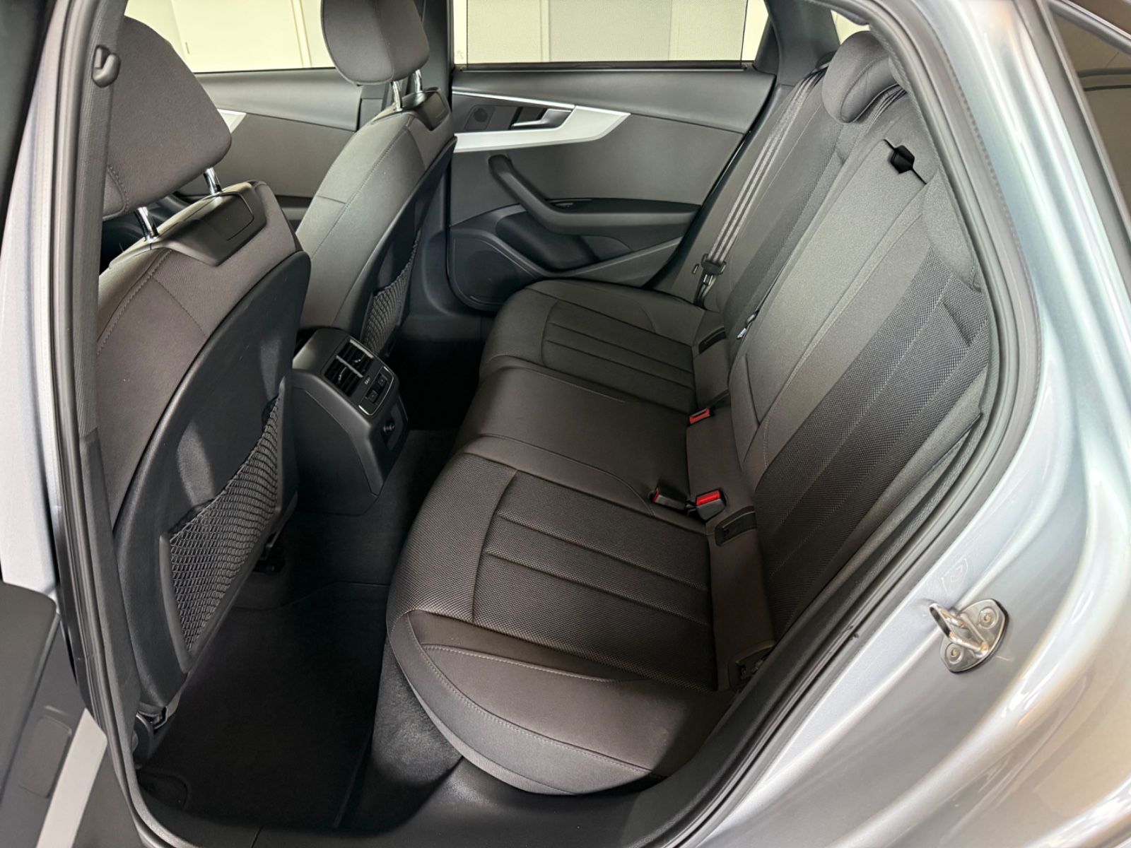 Audi A4 Lim. 40 TDI quattro advanced LED/Kam/SHZ/Temp