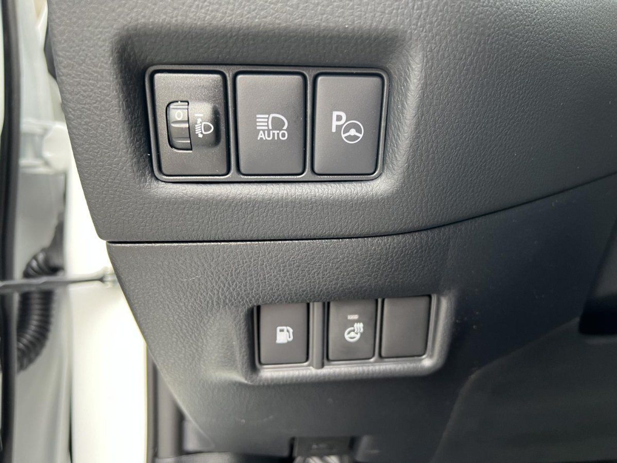 Toyota C-HR 2.0 Hybrid - Samsaru's Car Outlet