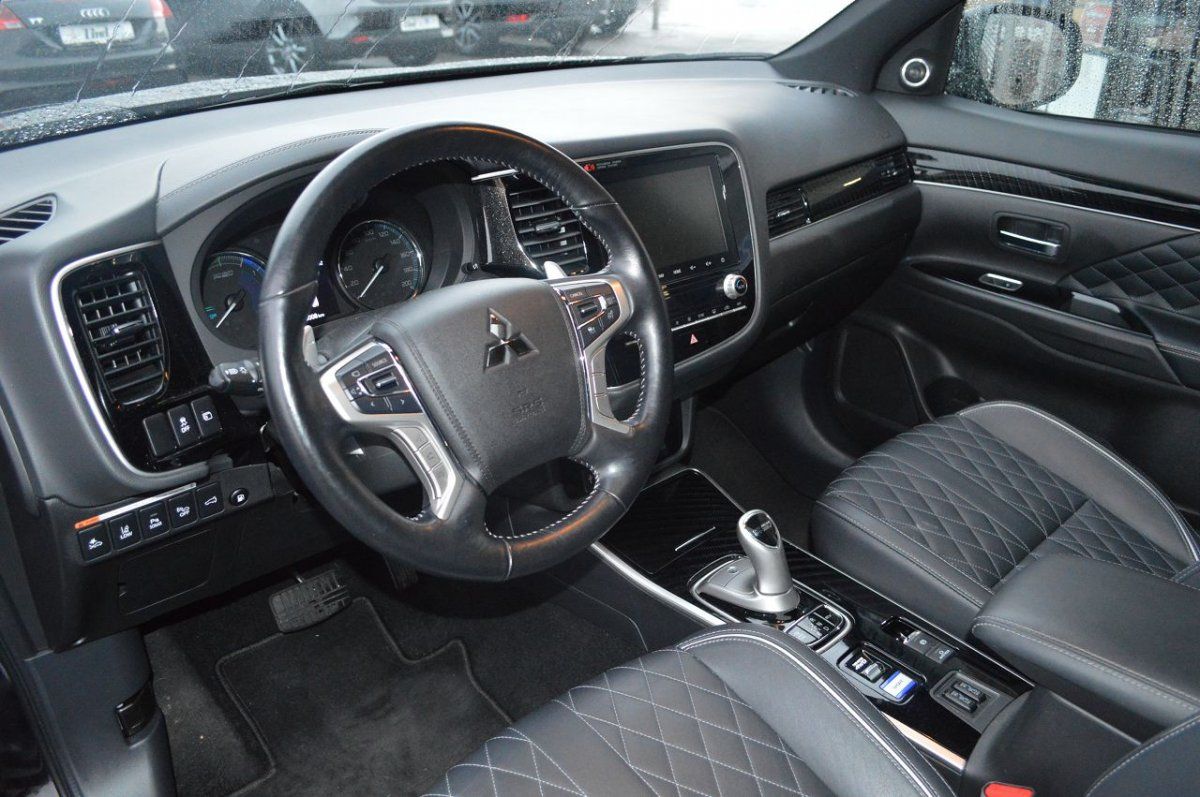 Mitsubishi PHEV OUTLANDER PHEV TOP