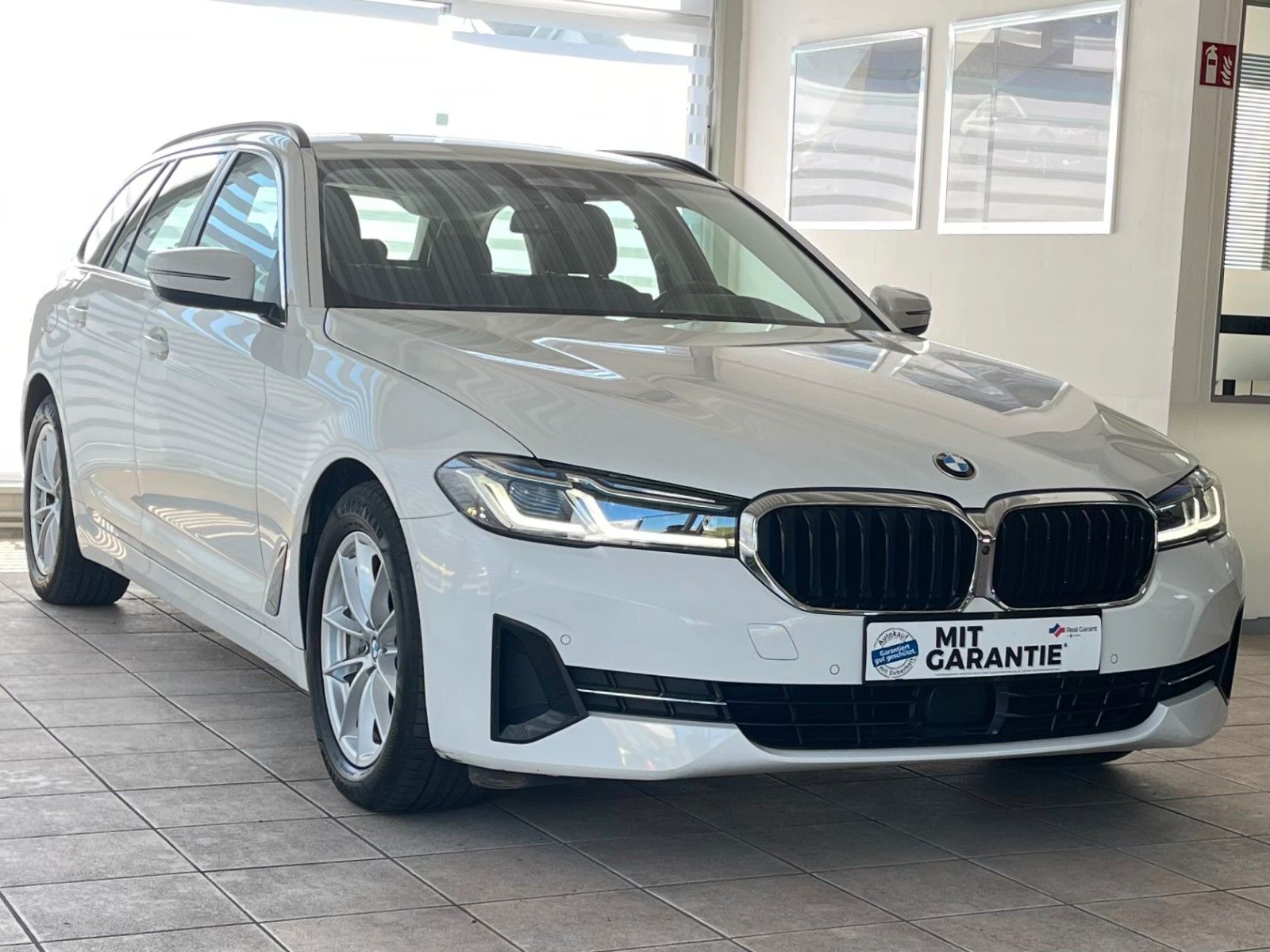 BMW 530d xD LASER HUD 360° AHK 4xKlima DA+ Komf.Zug.