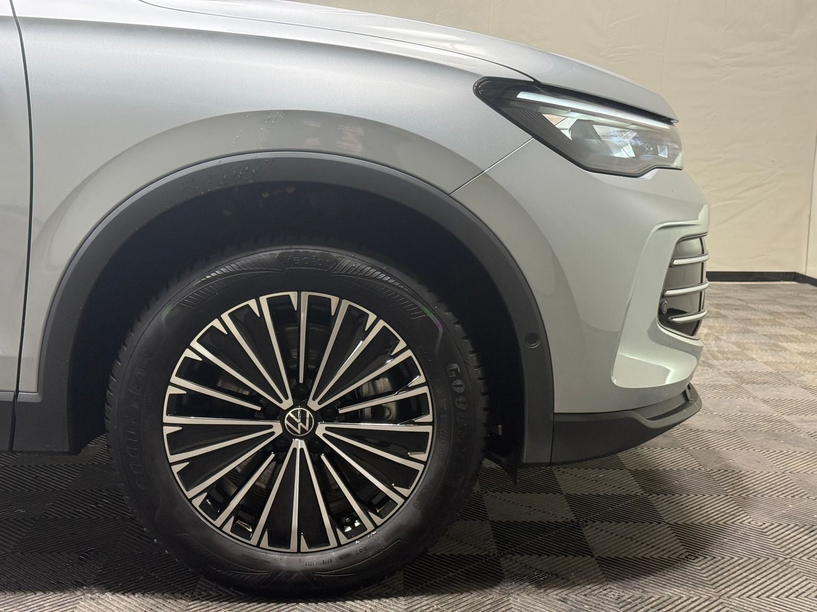 Volkswagen Tiguan Elegance 1.5 eHybrid | AHK MATRIX ACC DCC