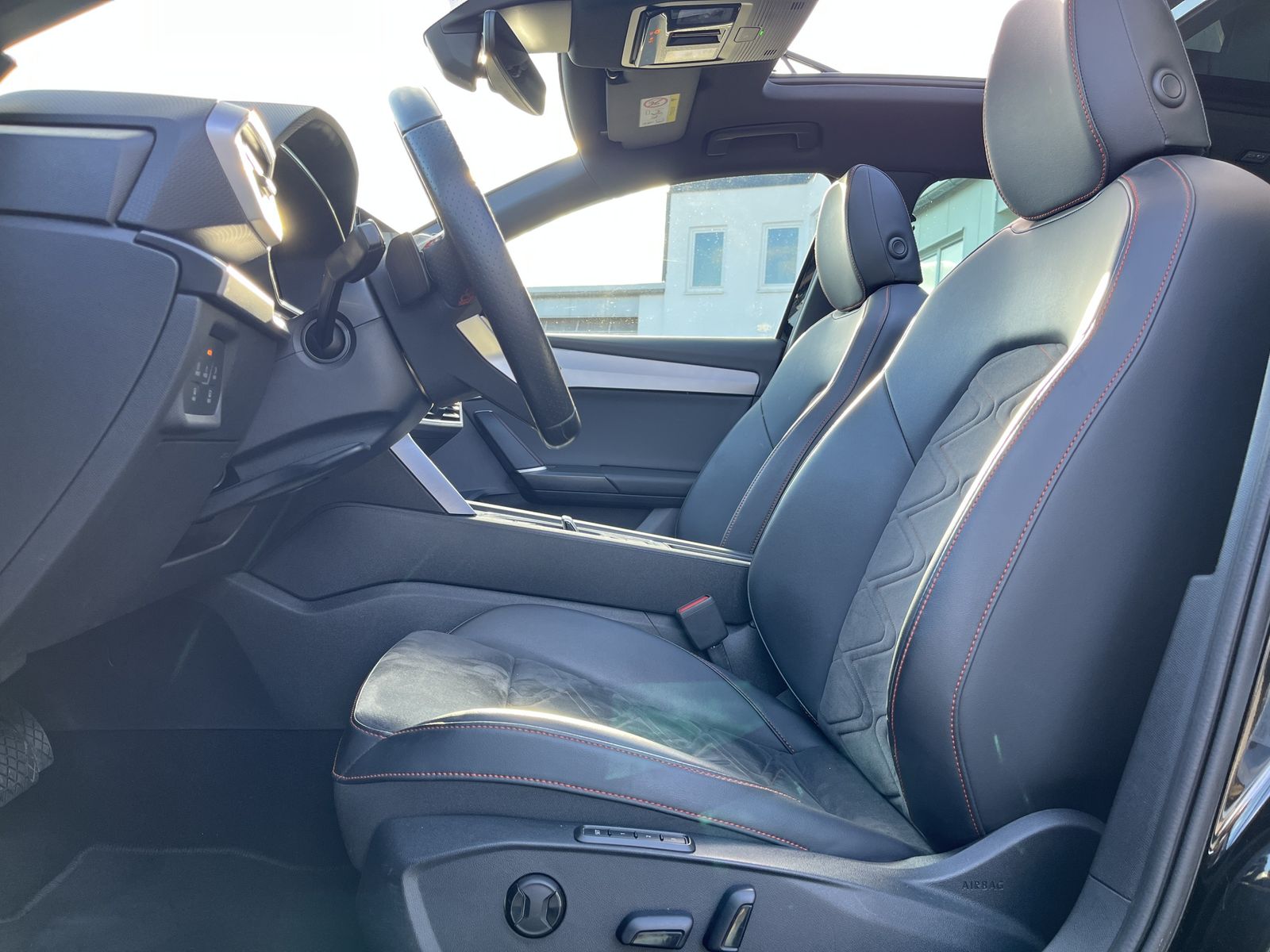 Seat Leon SP 2.0 TDI DSG FR AHK 18 Zoll AHK STHZ PANO