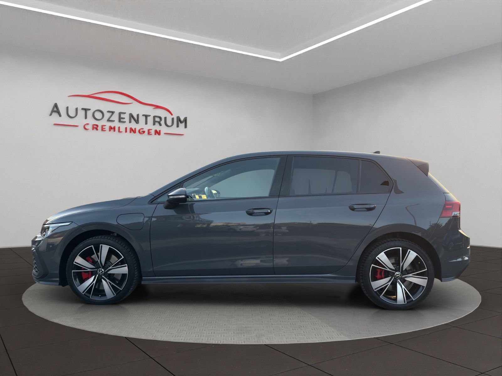 Volkswagen Golf VIII 1.4 TSI GTE DSG - Samsaru's Car Outlet
