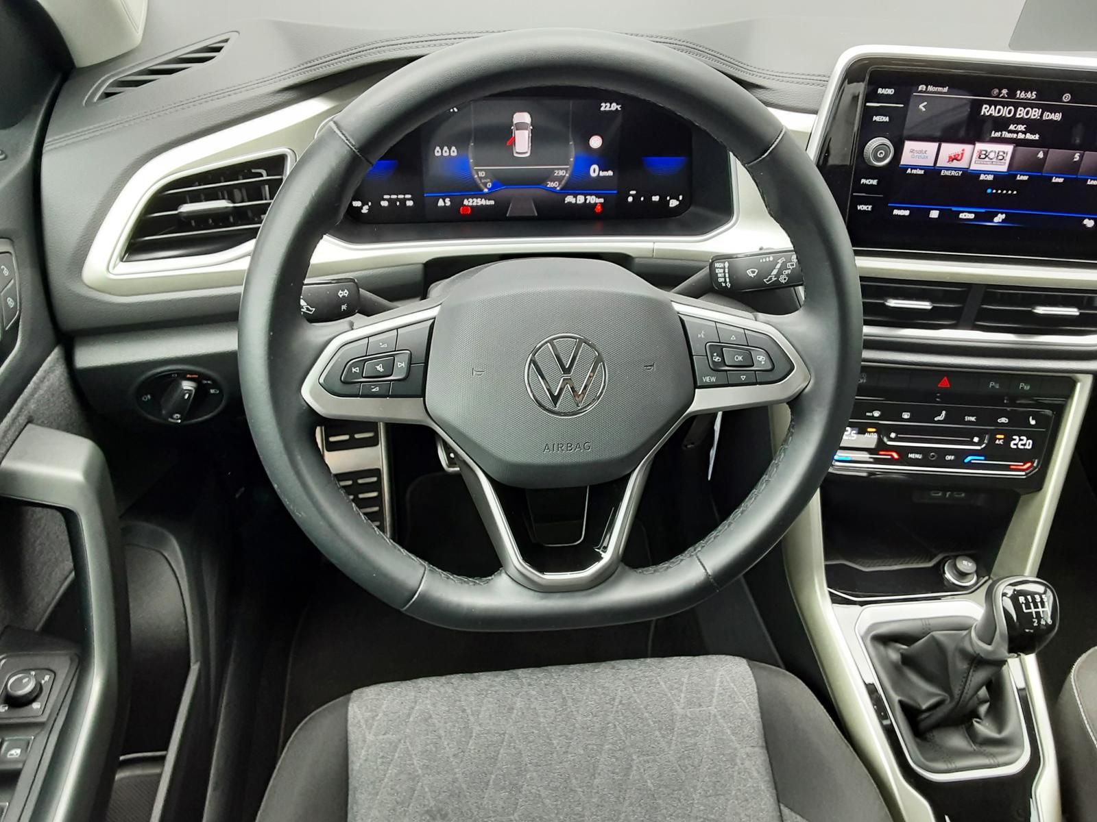 Volkswagen T-Roc Move 1.0 TSI - Samsaru's Car Outlet