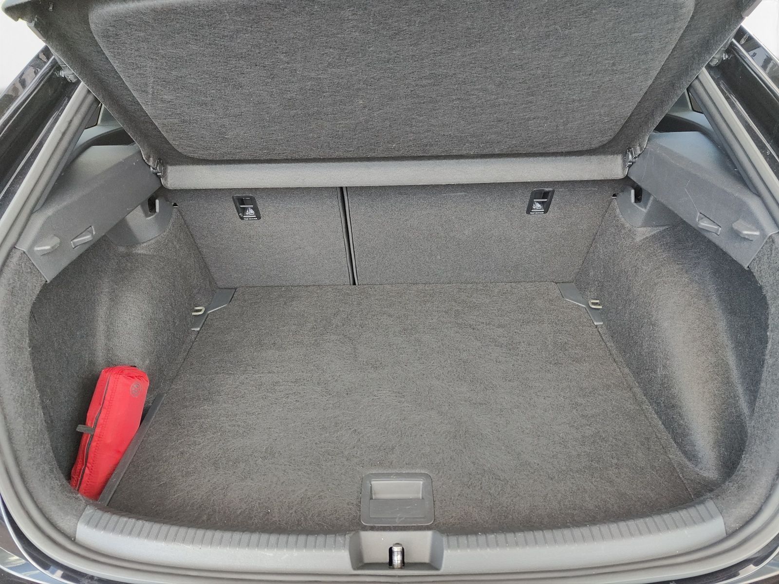 Volkswagen Taigo 1.5 TSI R-Line - Samsaru's Car Outlet