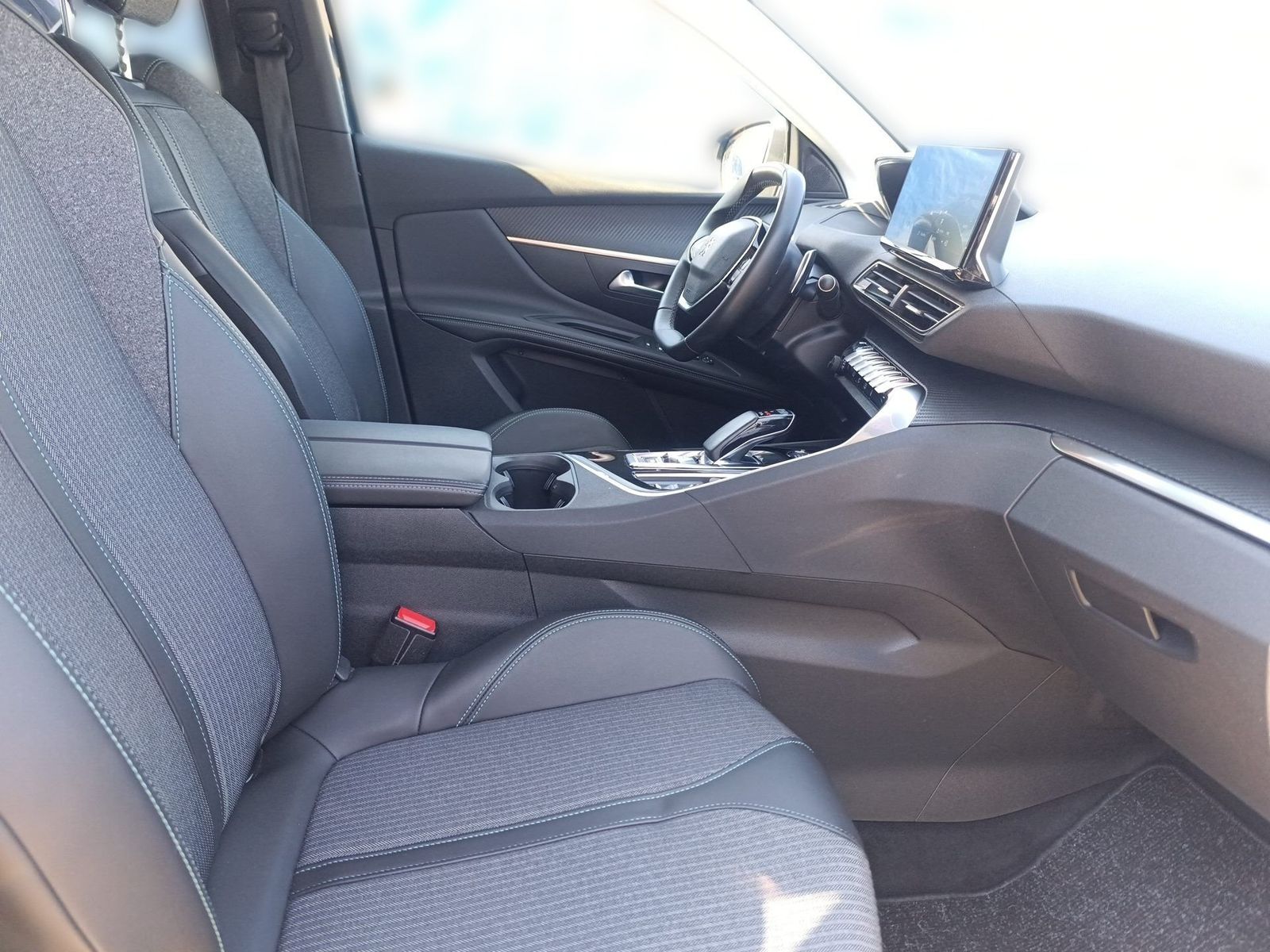 Peugeot 3008 Hybrid 225 (Plug-In) e-EAT8 Allure Navi