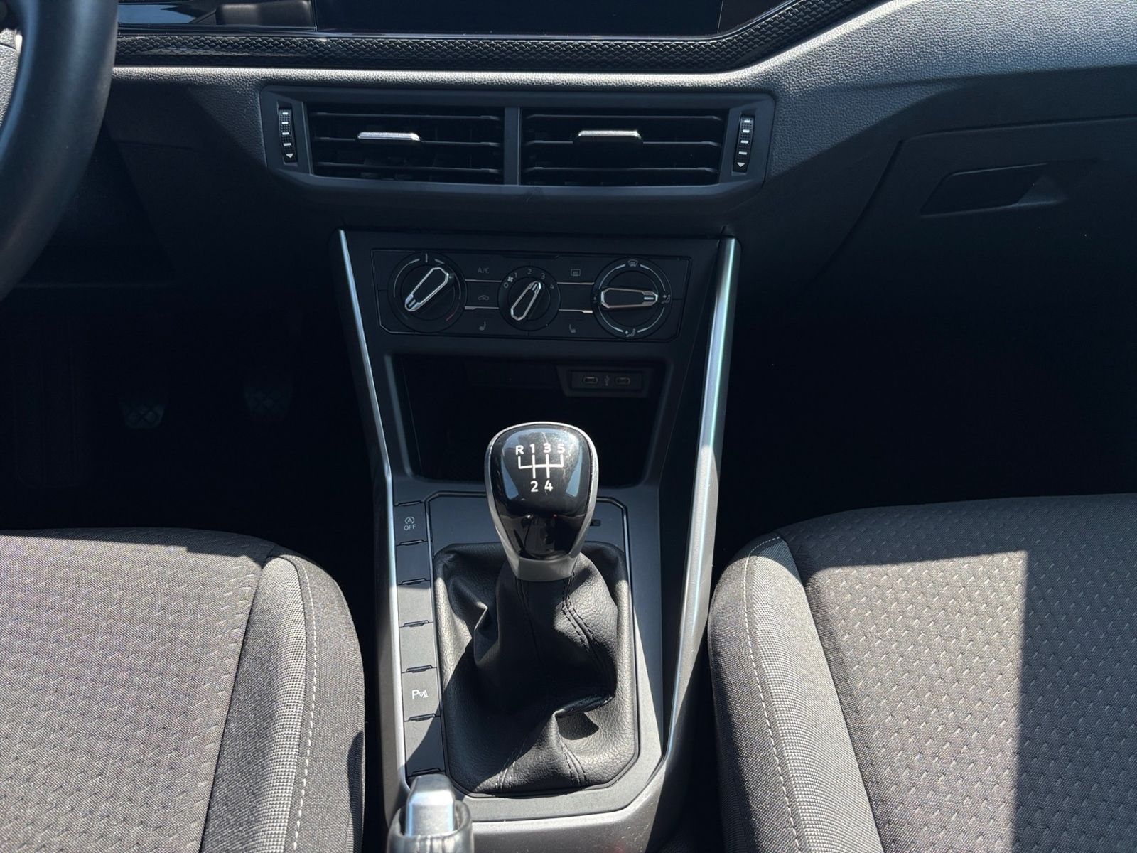 Volkswagen Taigo 1.0 TSI LIFE - Samsaru's Car Outlet